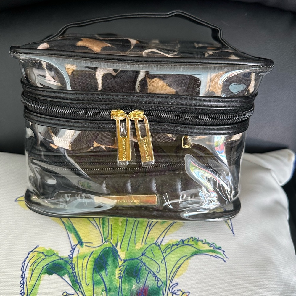 Tartán. Twine Four boxes of makeup with Gold Zipper
